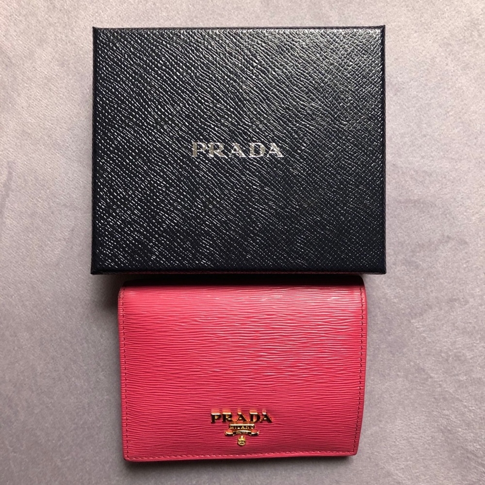 PRADA vitello Move Bi-Fold Wallet pink